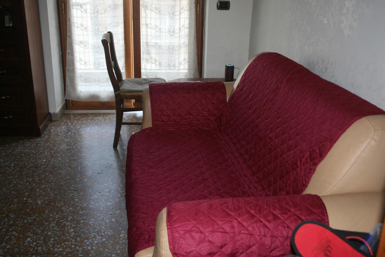 Apartment Per Turisti E Famiglie Rom