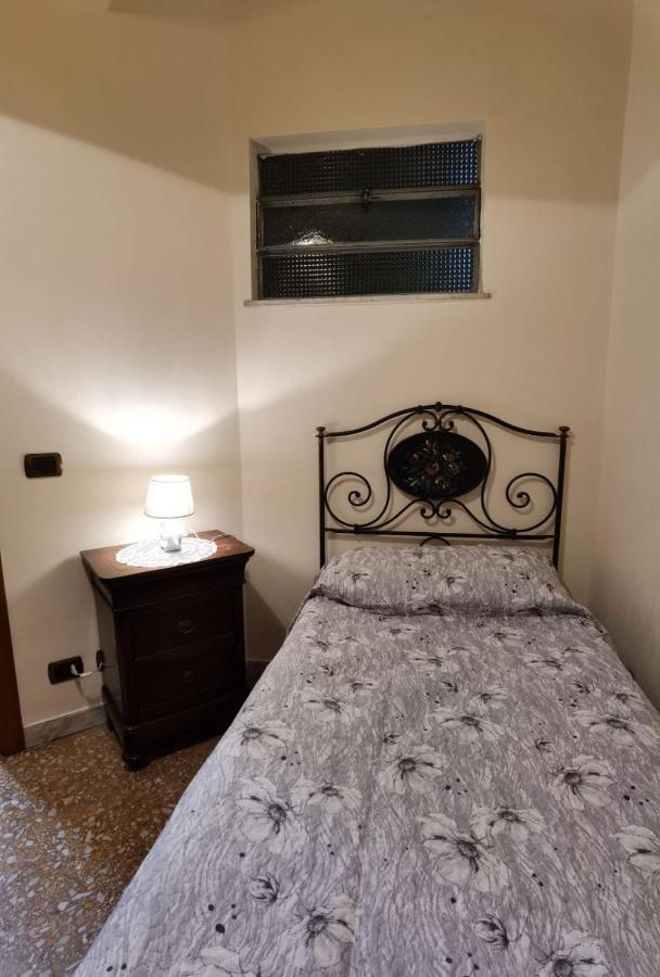 Apartment Per Turisti E Famiglie Rom